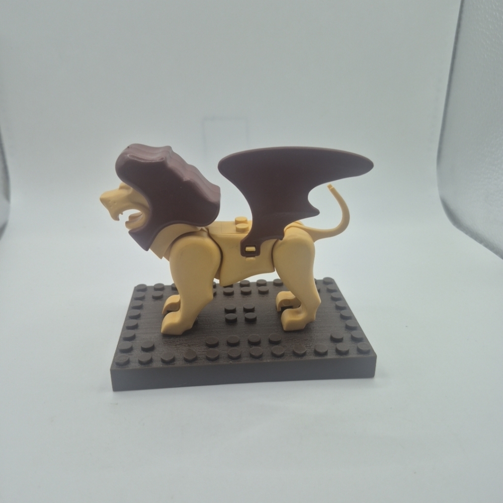 Legend Lion's Kingdom Ritvik Lion Toy Figure Mega Bloks + Base Plate 8x12